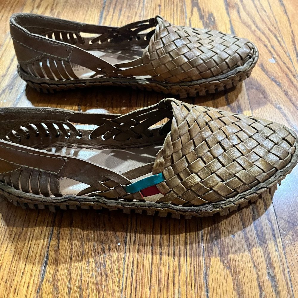 mohinders woven flat in honey with stripes